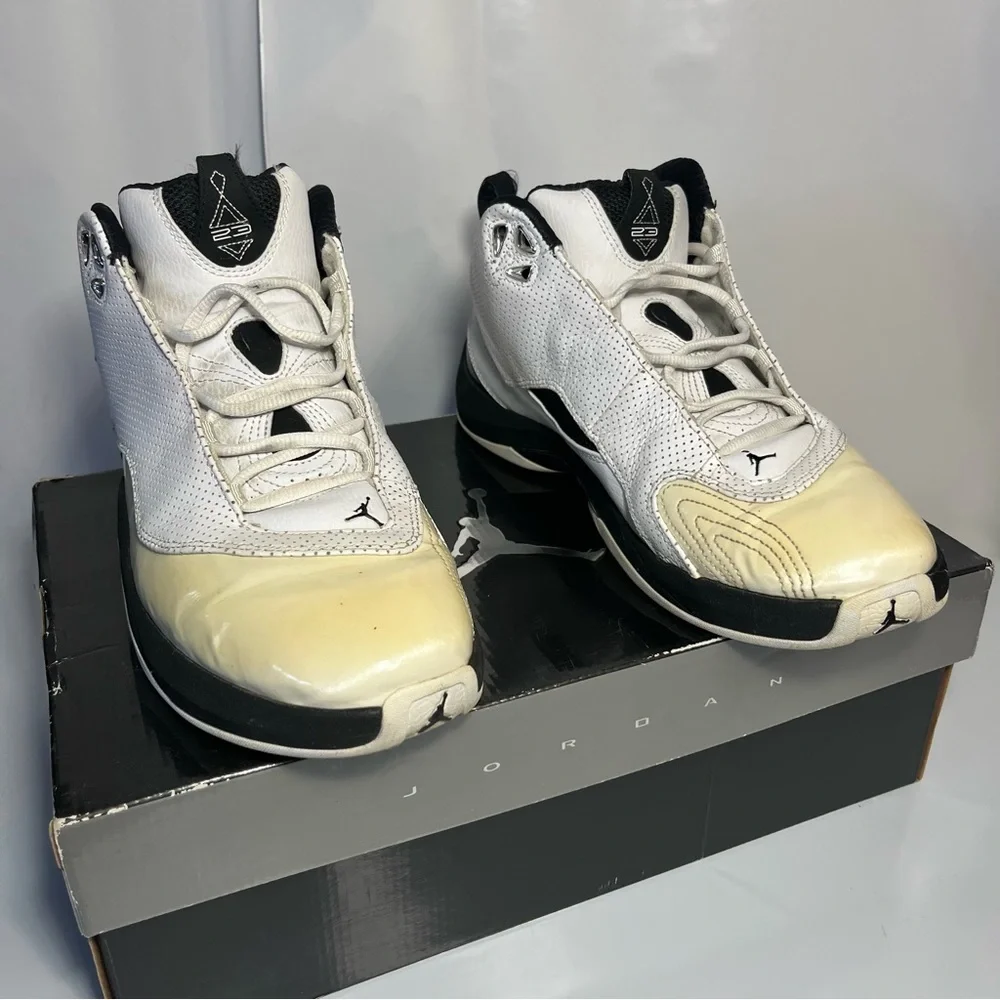 Jordan Dentro 2008 Vintage White Black Basketball Sneakers Men's Size 10.5